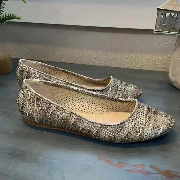 VINCE CAMUTO Women’s Flats - Picture 6 of 8